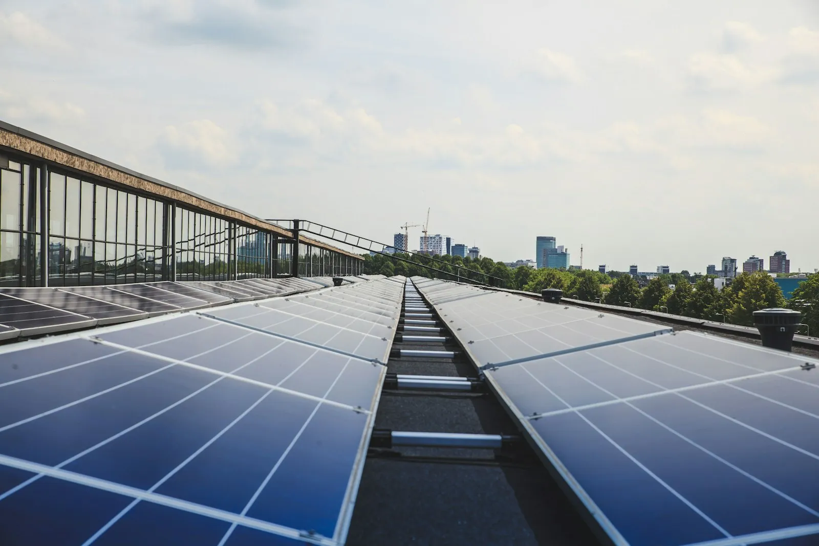 Zonnepanelen op Balkon Rotterdam: Kosten & Subsidie